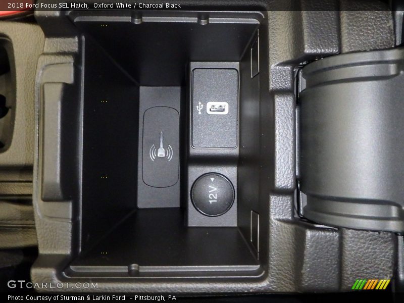 Oxford White / Charcoal Black 2018 Ford Focus SEL Hatch
