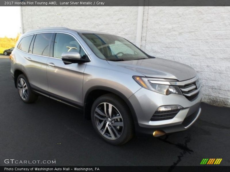 Lunar Silver Metallic / Gray 2017 Honda Pilot Touring AWD