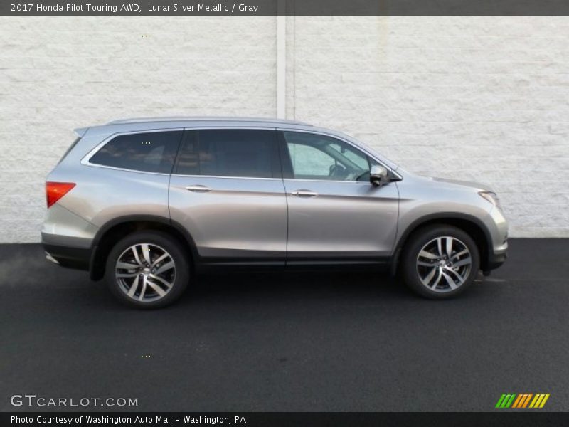 Lunar Silver Metallic / Gray 2017 Honda Pilot Touring AWD