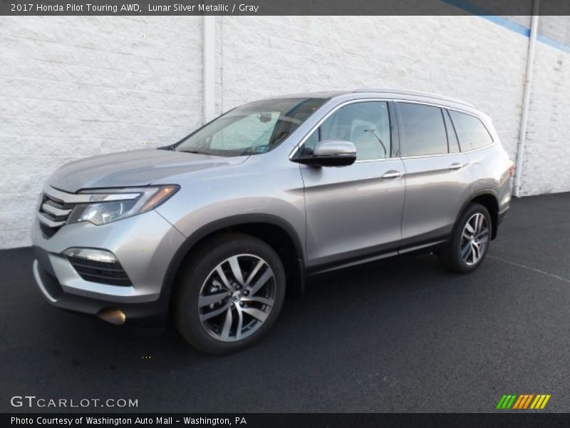 Lunar Silver Metallic / Gray 2017 Honda Pilot Touring AWD