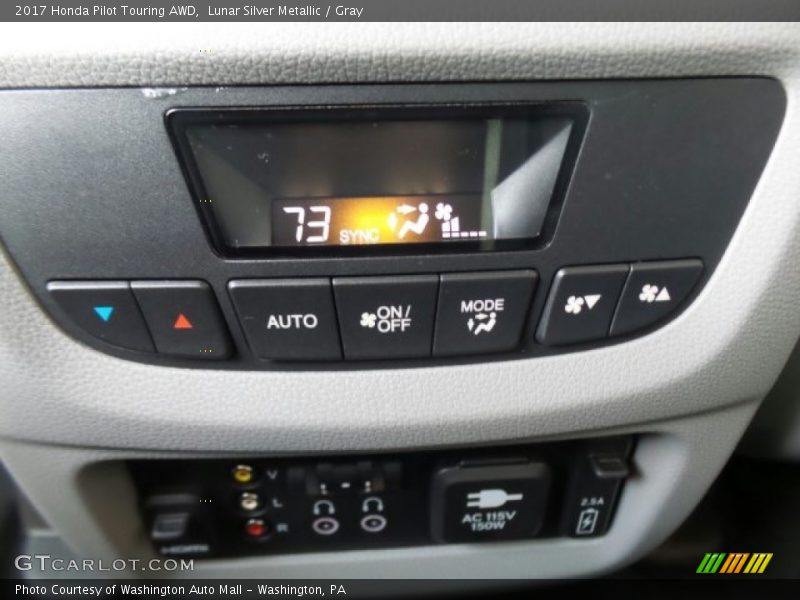 Lunar Silver Metallic / Gray 2017 Honda Pilot Touring AWD