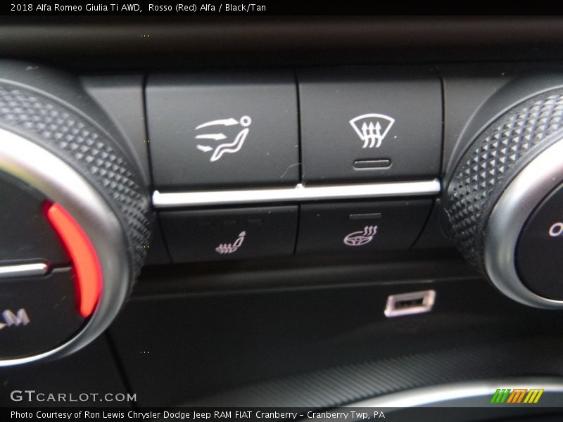 Rosso (Red) Alfa / Black/Tan 2018 Alfa Romeo Giulia Ti AWD