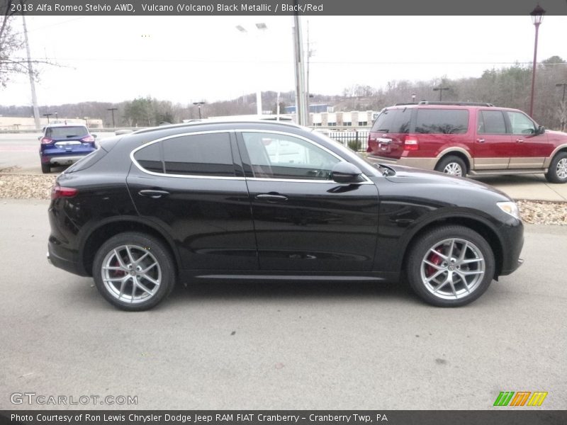 Vulcano (Volcano) Black Metallic / Black/Red 2018 Alfa Romeo Stelvio AWD