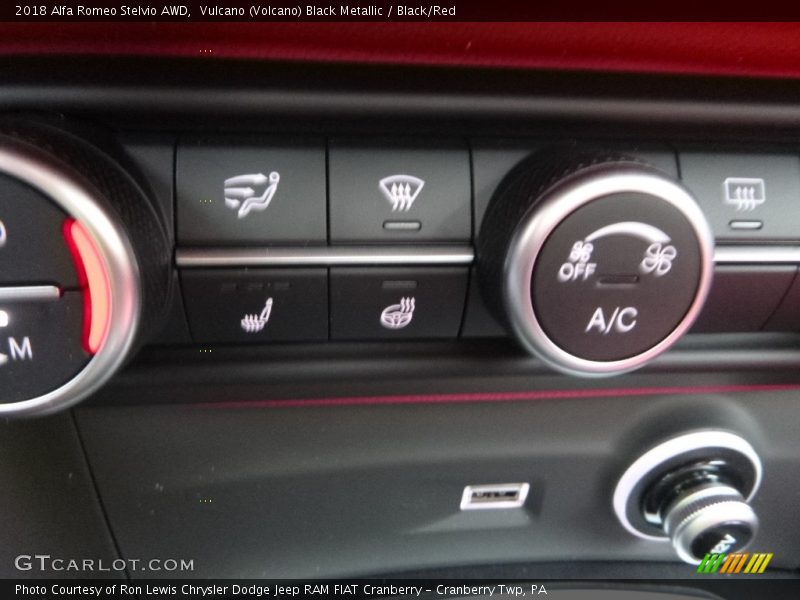 Vulcano (Volcano) Black Metallic / Black/Red 2018 Alfa Romeo Stelvio AWD
