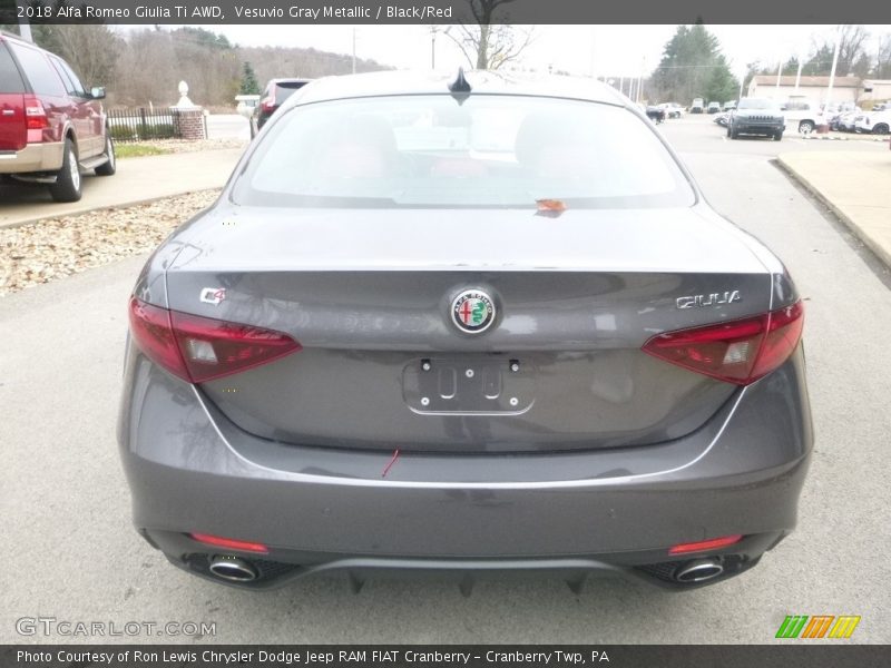 Vesuvio Gray Metallic / Black/Red 2018 Alfa Romeo Giulia Ti AWD