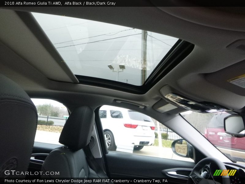 Alfa Black / Black/Dark Gray 2018 Alfa Romeo Giulia Ti AWD