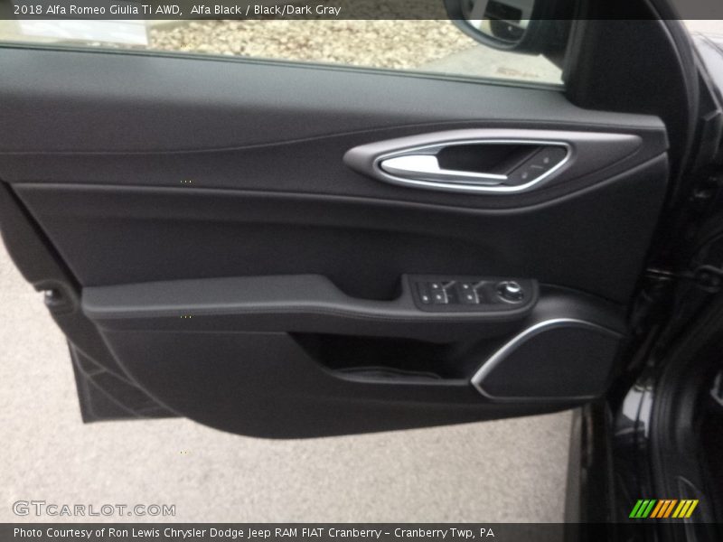 Alfa Black / Black/Dark Gray 2018 Alfa Romeo Giulia Ti AWD