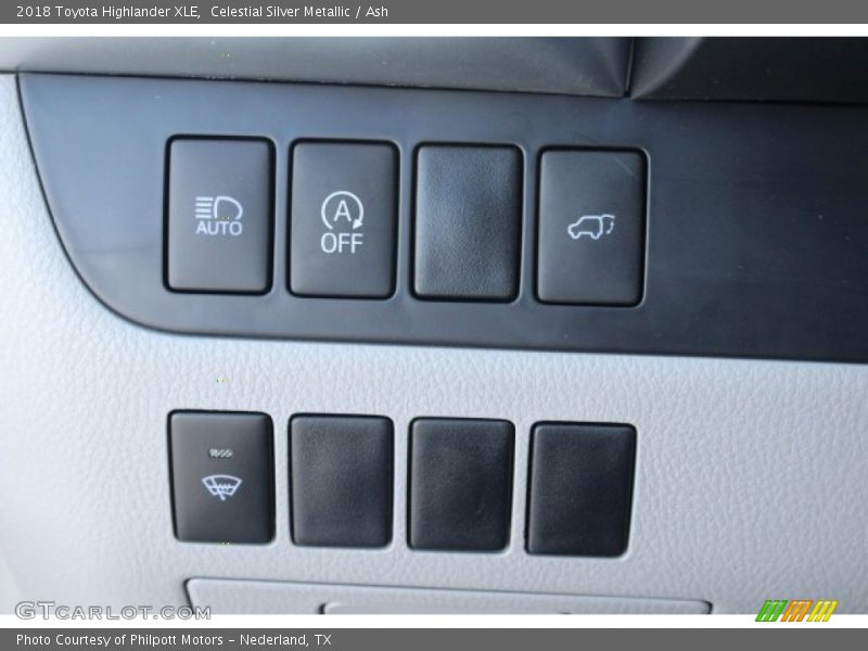 Celestial Silver Metallic / Ash 2018 Toyota Highlander XLE