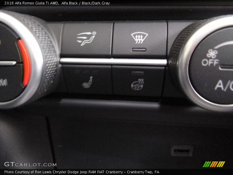 Alfa Black / Black/Dark Gray 2018 Alfa Romeo Giulia Ti AWD