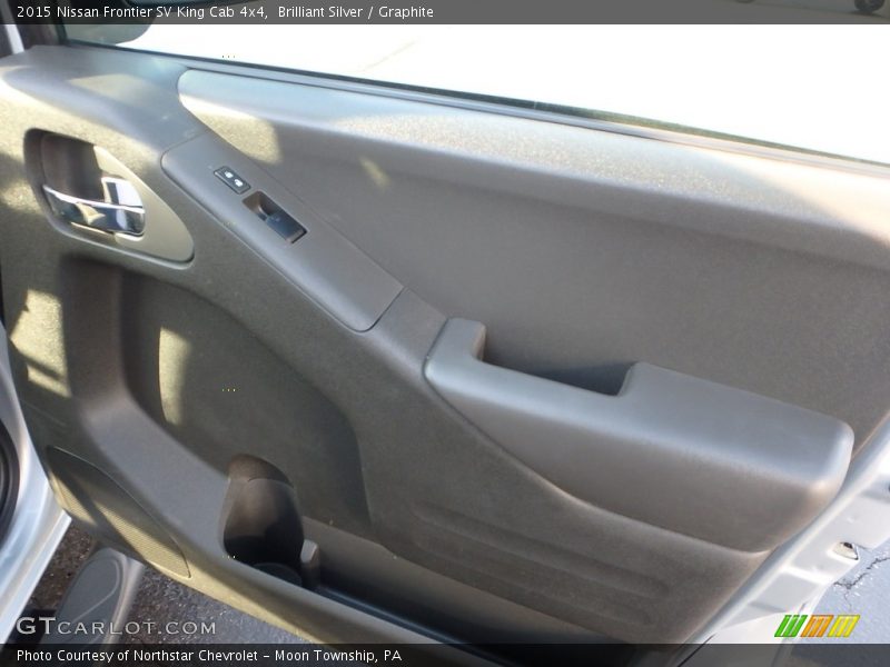 Brilliant Silver / Graphite 2015 Nissan Frontier SV King Cab 4x4