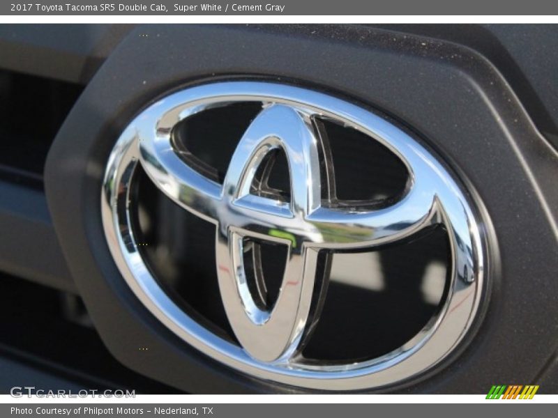 Super White / Cement Gray 2017 Toyota Tacoma SR5 Double Cab