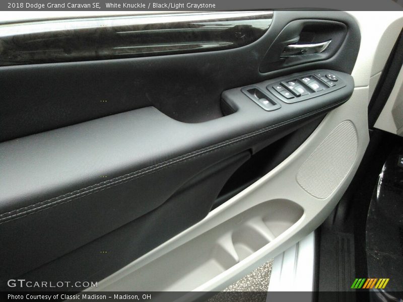 White Knuckle / Black/Light Graystone 2018 Dodge Grand Caravan SE