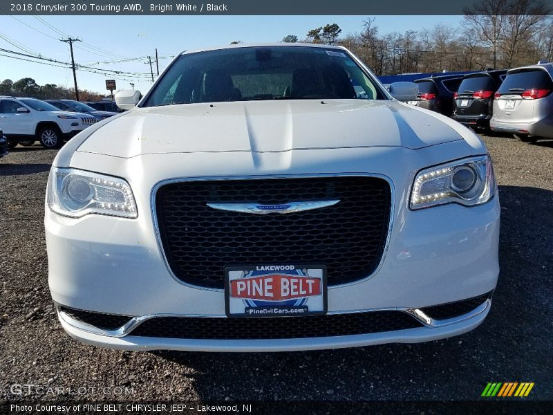 Bright White / Black 2018 Chrysler 300 Touring AWD