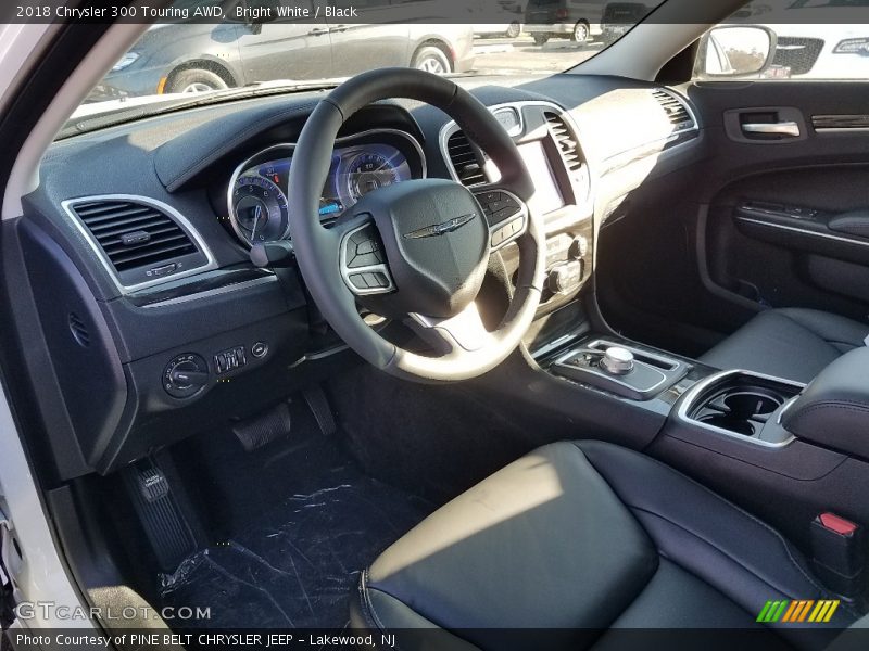Bright White / Black 2018 Chrysler 300 Touring AWD