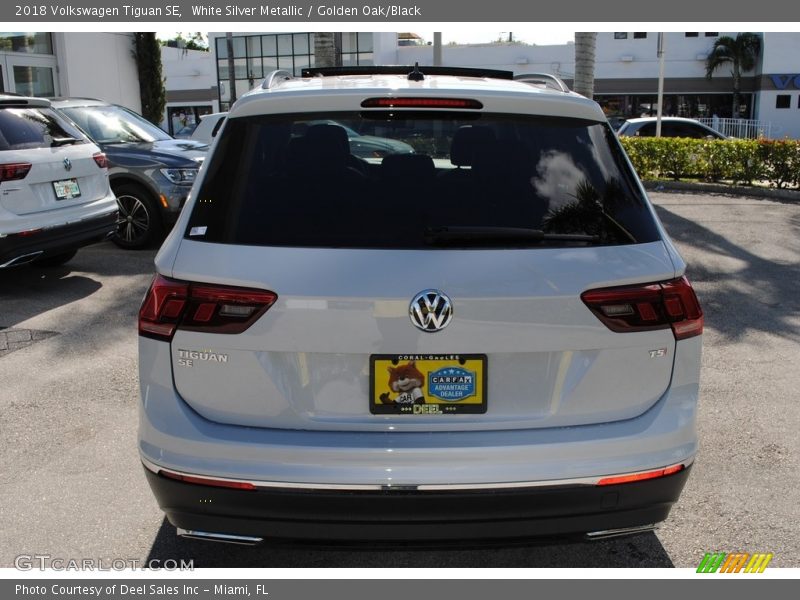 White Silver Metallic / Golden Oak/Black 2018 Volkswagen Tiguan SE