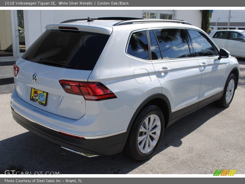 White Silver Metallic / Golden Oak/Black 2018 Volkswagen Tiguan SE