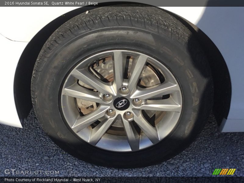 Quartz White Pearl / Beige 2016 Hyundai Sonata SE