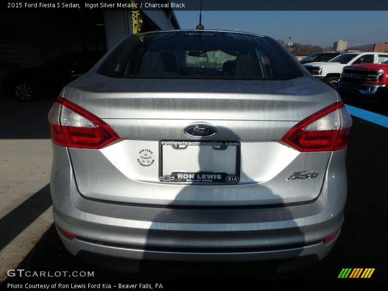 Ingot Silver Metallic / Charcoal Black 2015 Ford Fiesta S Sedan