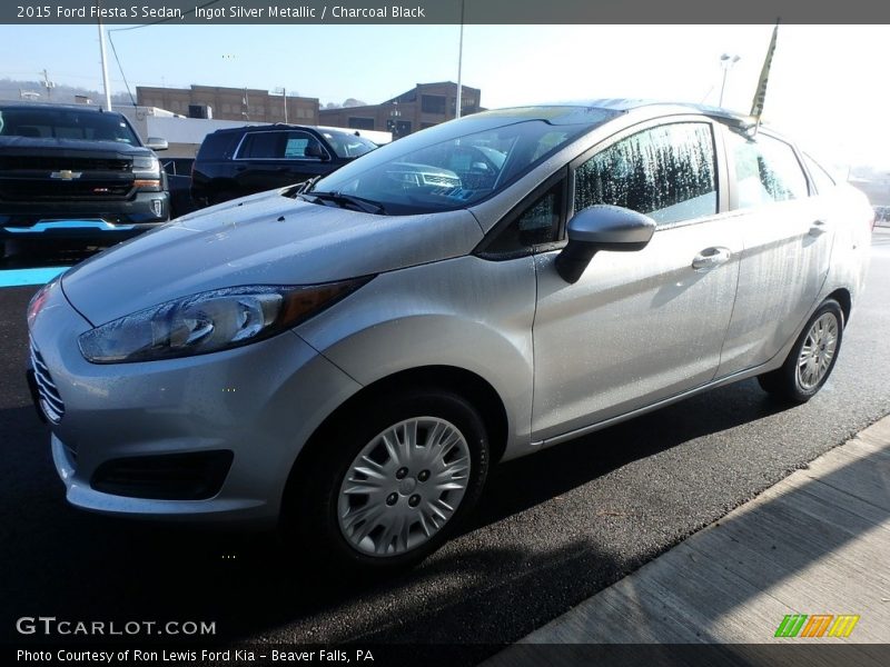 Ingot Silver Metallic / Charcoal Black 2015 Ford Fiesta S Sedan