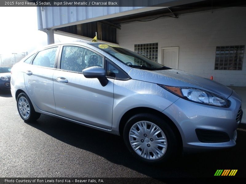 Ingot Silver Metallic / Charcoal Black 2015 Ford Fiesta S Sedan
