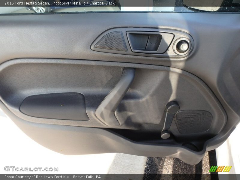 Ingot Silver Metallic / Charcoal Black 2015 Ford Fiesta S Sedan
