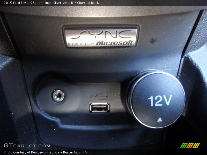 Ingot Silver Metallic / Charcoal Black 2015 Ford Fiesta S Sedan