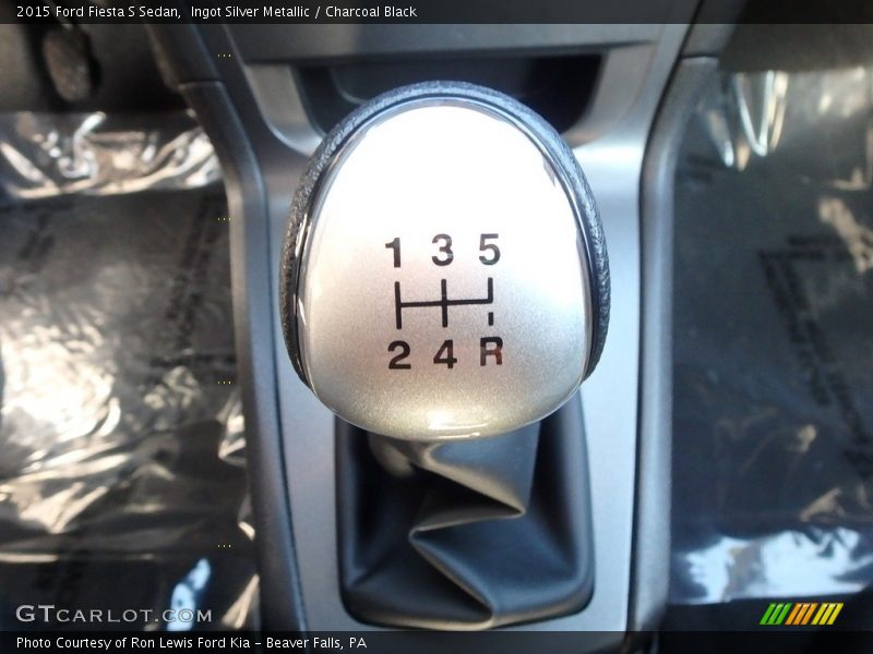 Ingot Silver Metallic / Charcoal Black 2015 Ford Fiesta S Sedan