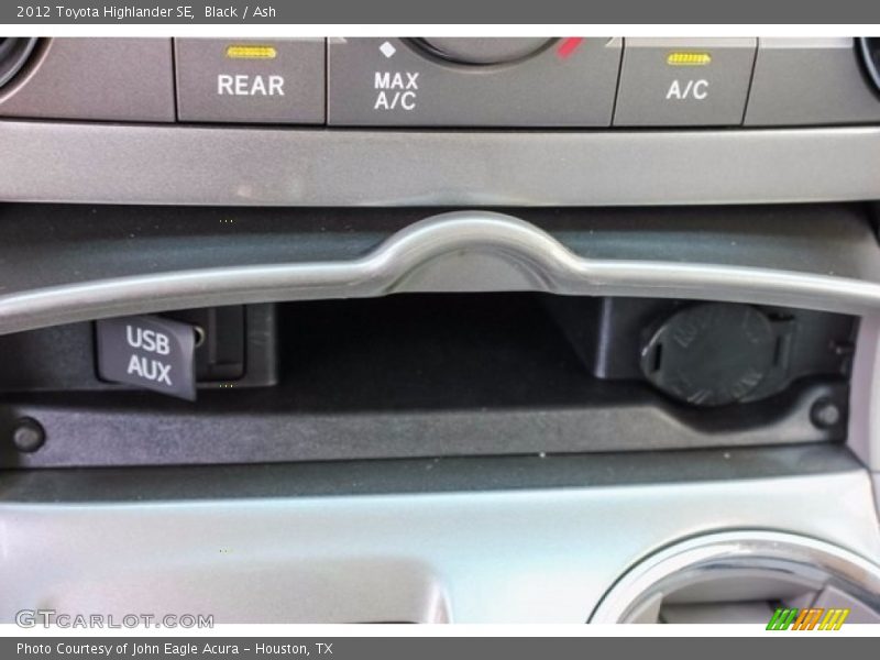 Black / Ash 2012 Toyota Highlander SE