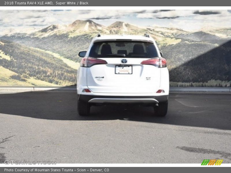 Super White / Black 2018 Toyota RAV4 XLE AWD
