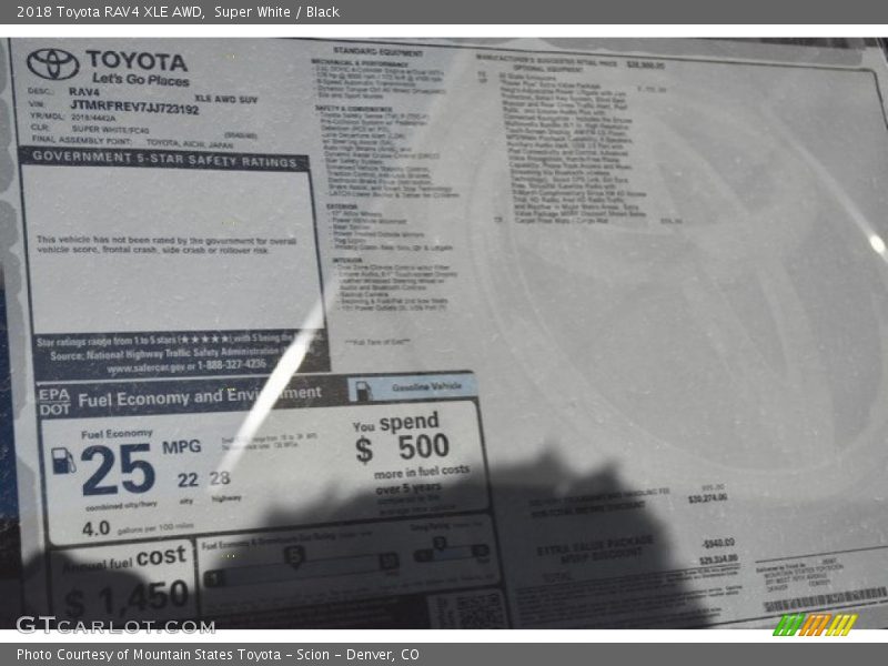 Super White / Black 2018 Toyota RAV4 XLE AWD