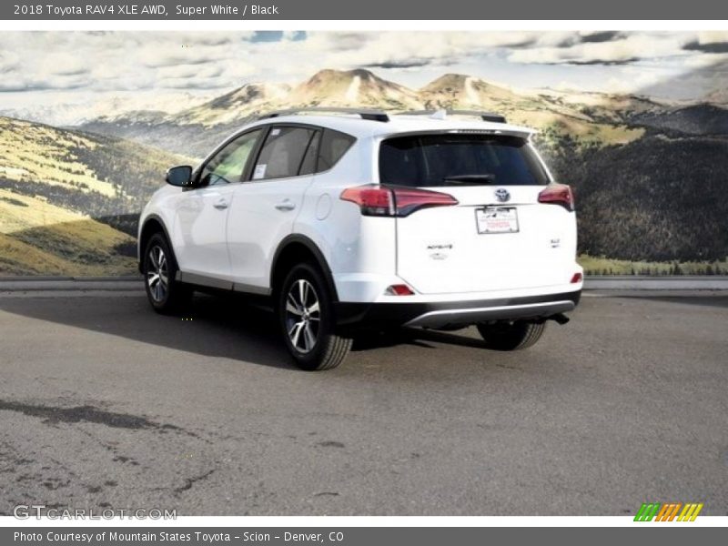 Super White / Black 2018 Toyota RAV4 XLE AWD
