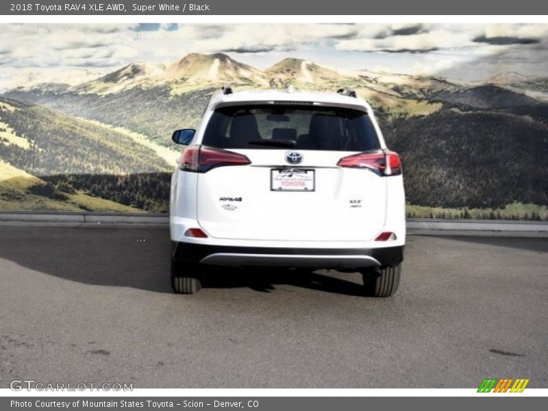 Super White / Black 2018 Toyota RAV4 XLE AWD