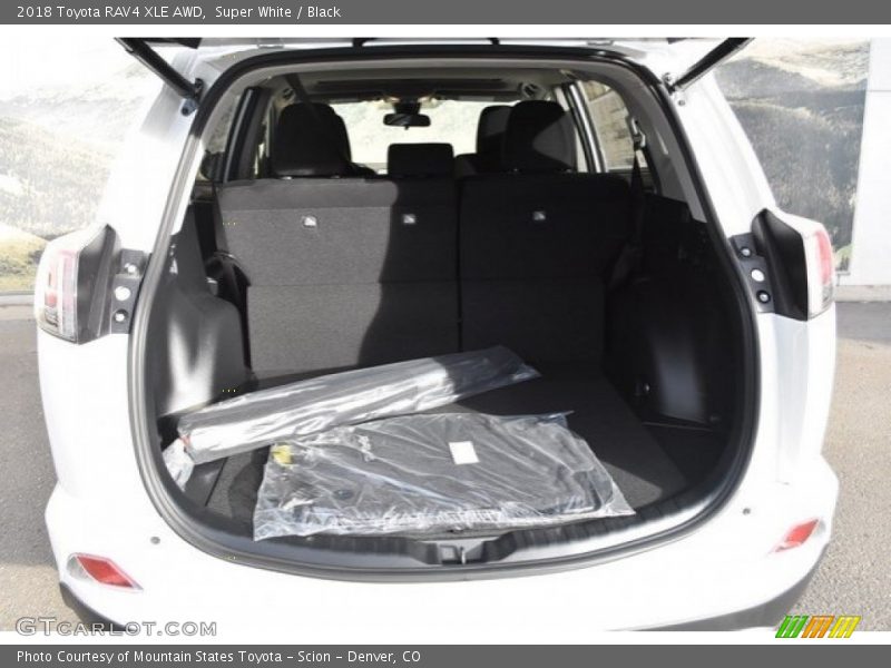 Super White / Black 2018 Toyota RAV4 XLE AWD