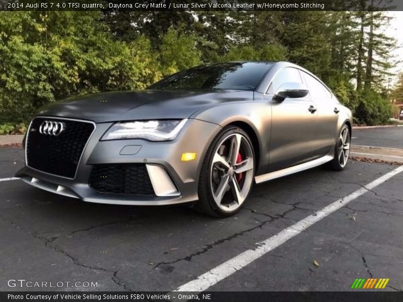 Front 3/4 View of 2014 RS 7 4.0 TFSI quattro