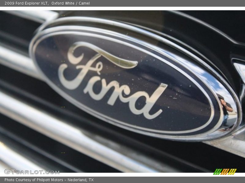 Oxford White / Camel 2009 Ford Explorer XLT