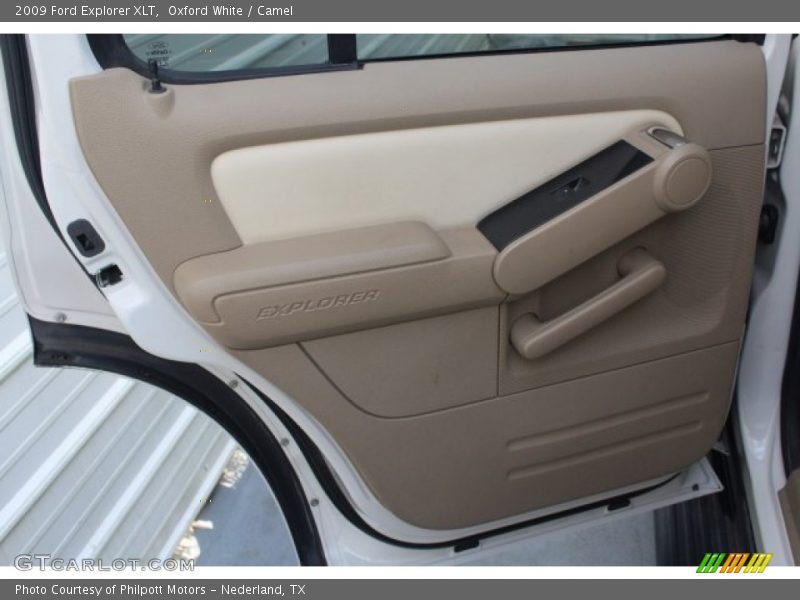 Oxford White / Camel 2009 Ford Explorer XLT