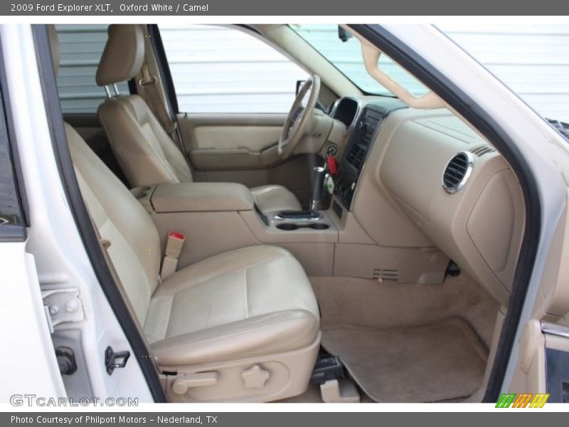 Oxford White / Camel 2009 Ford Explorer XLT