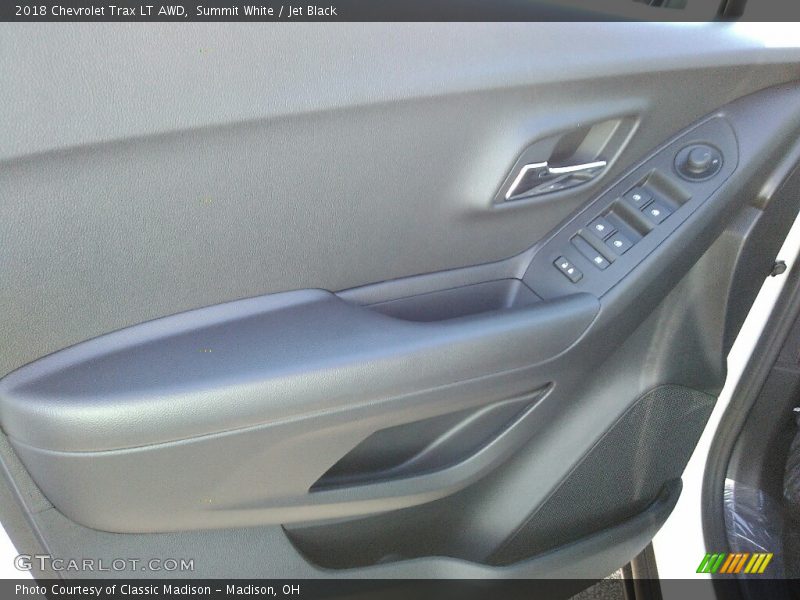 Summit White / Jet Black 2018 Chevrolet Trax LT AWD