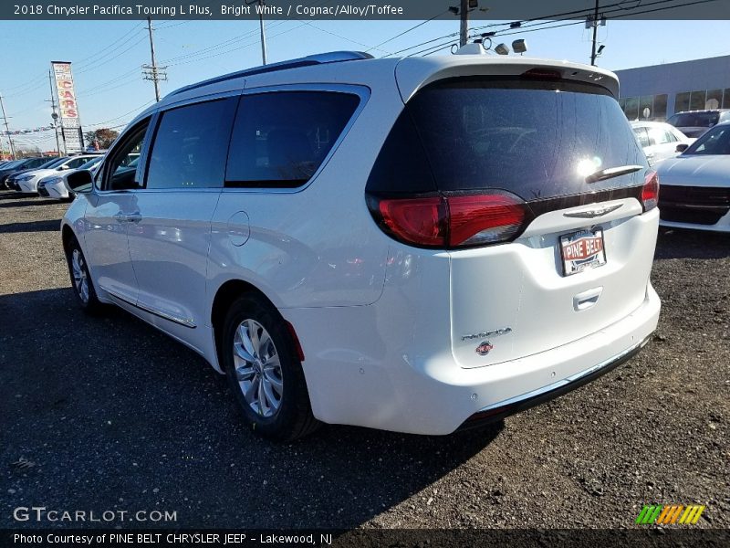 Bright White / Cognac/Alloy/Toffee 2018 Chrysler Pacifica Touring L Plus