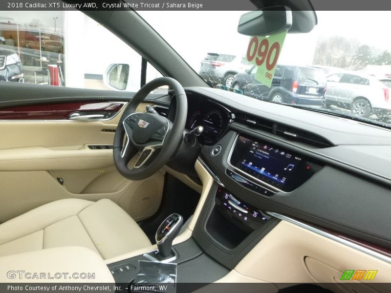 Crystal White Tricoat / Sahara Beige 2018 Cadillac XT5 Luxury AWD