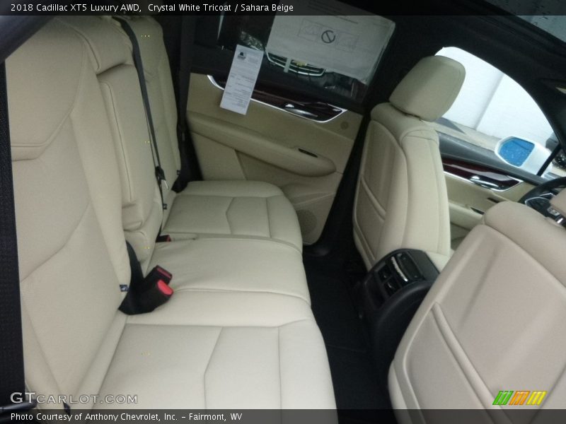 Crystal White Tricoat / Sahara Beige 2018 Cadillac XT5 Luxury AWD