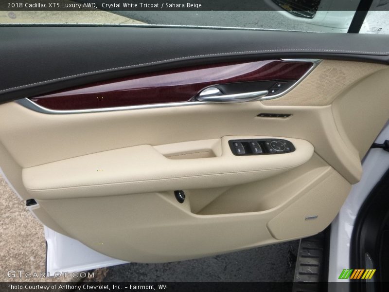 Crystal White Tricoat / Sahara Beige 2018 Cadillac XT5 Luxury AWD