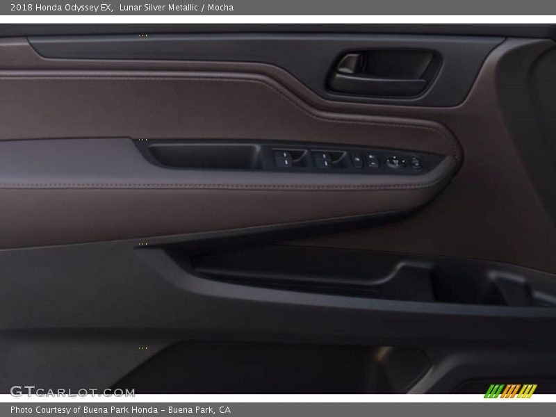 Lunar Silver Metallic / Mocha 2018 Honda Odyssey EX
