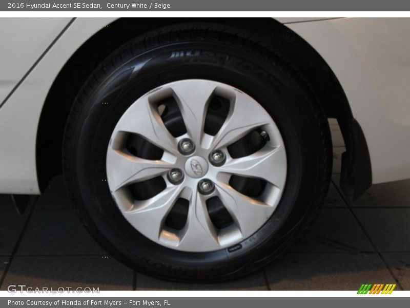 Century White / Beige 2016 Hyundai Accent SE Sedan