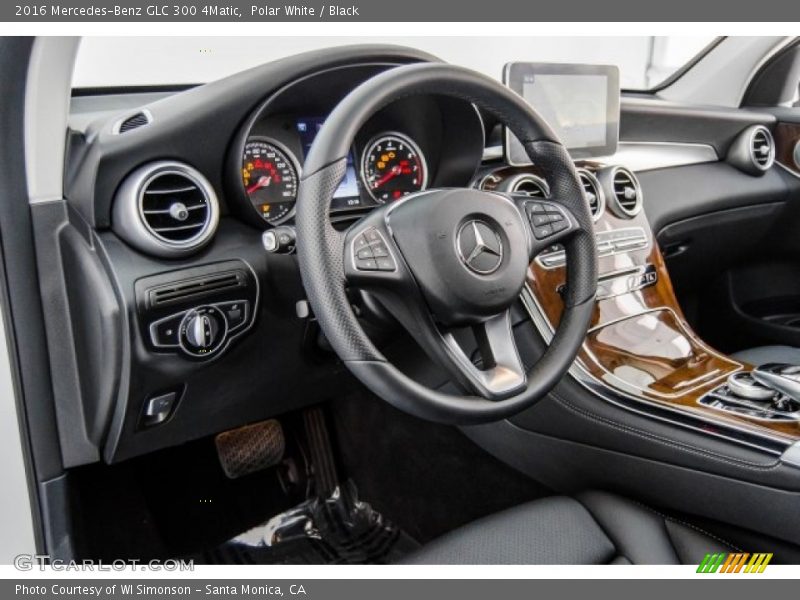 Polar White / Black 2016 Mercedes-Benz GLC 300 4Matic