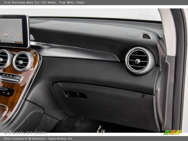 Polar White / Black 2016 Mercedes-Benz GLC 300 4Matic