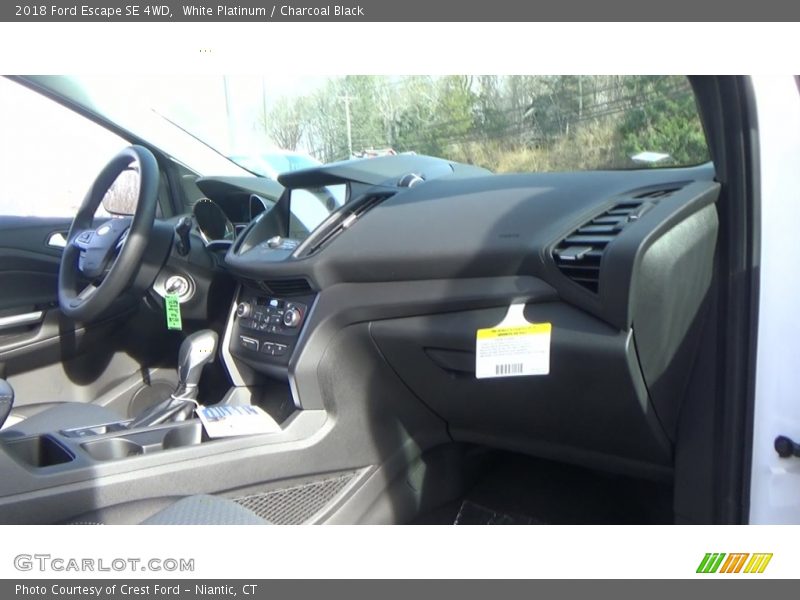 White Platinum / Charcoal Black 2018 Ford Escape SE 4WD