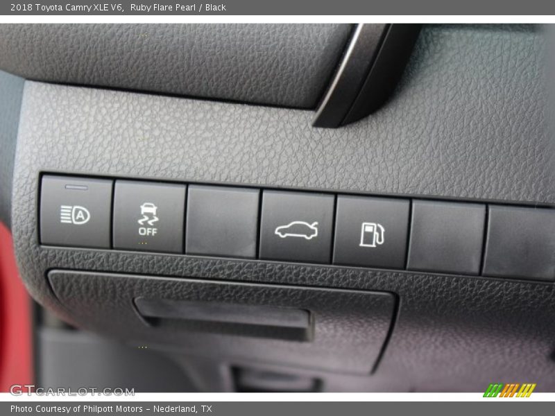 Ruby Flare Pearl / Black 2018 Toyota Camry XLE V6