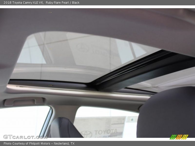 Ruby Flare Pearl / Black 2018 Toyota Camry XLE V6