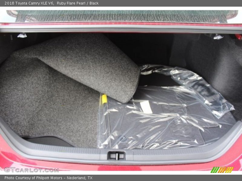 Ruby Flare Pearl / Black 2018 Toyota Camry XLE V6